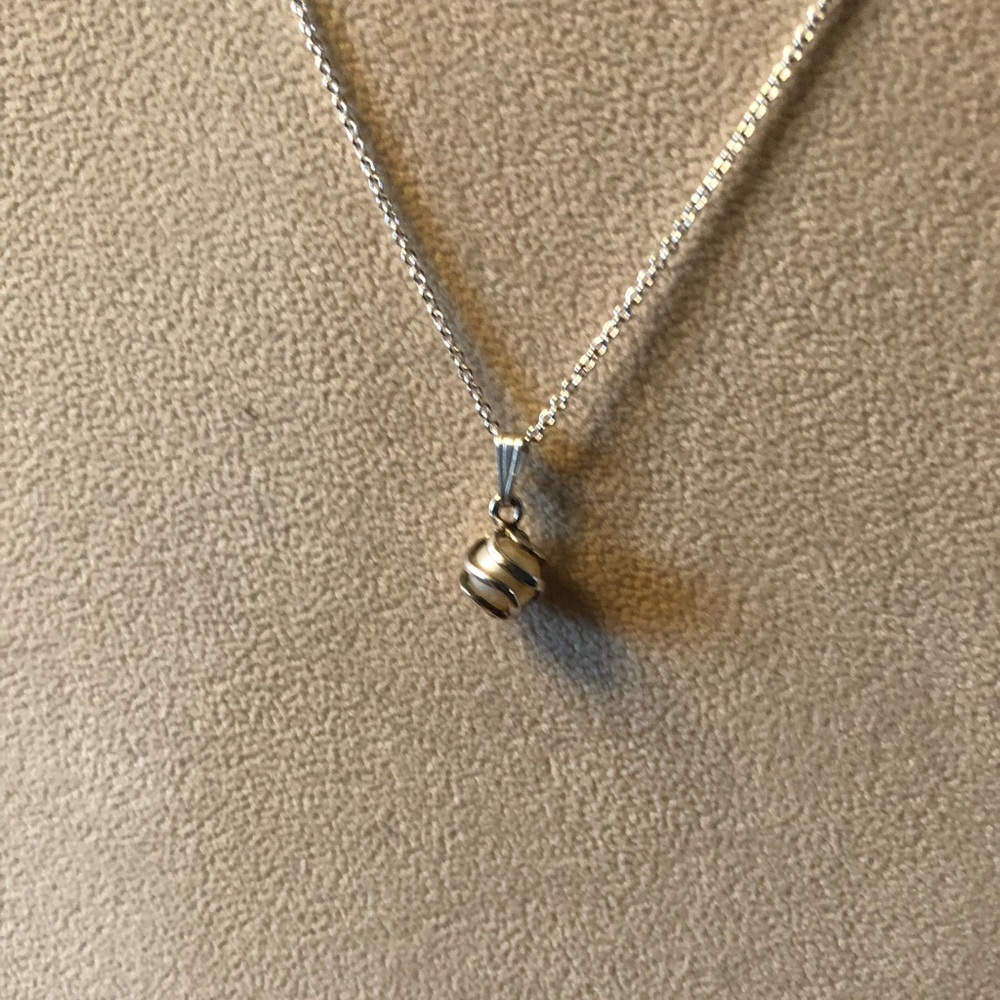 Twister pearl necklace
